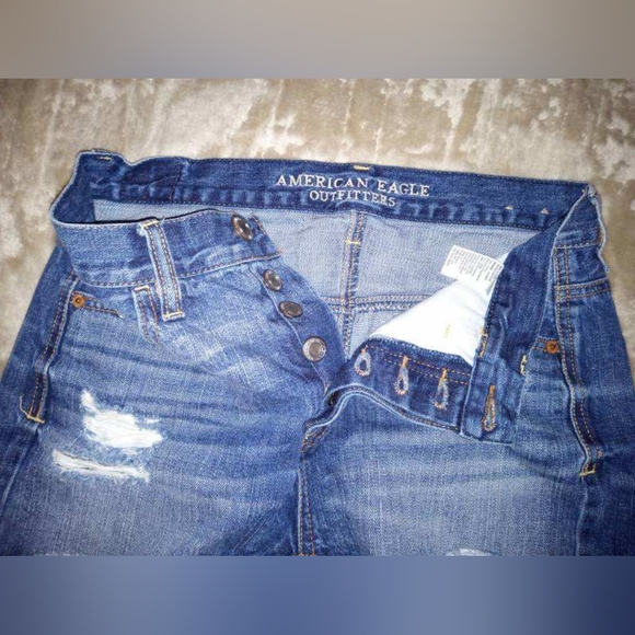 AEO distressed shorts - Picture 2 of 4